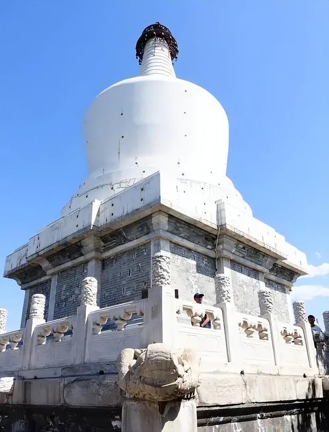 北海公园暗藏玄机！白塔下竟埋着千年未解之谜？探秘皇家园林