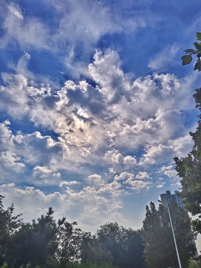 徒步穿越西流湖，赏秋正当时