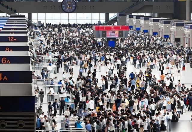 2026国家经济风向变了，从砸钱投楼到投人，要让年轻人真有钱！