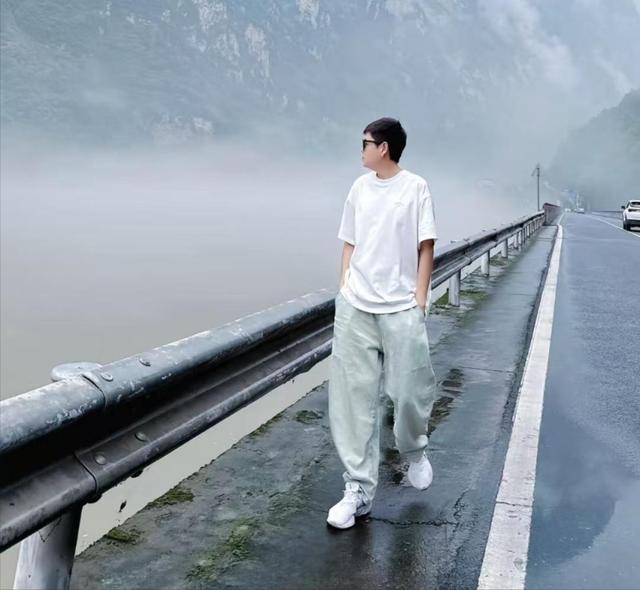1米3袖珍美女：嫁1米48男孩，婚后丈夫奇迹长高，最终不欢而散