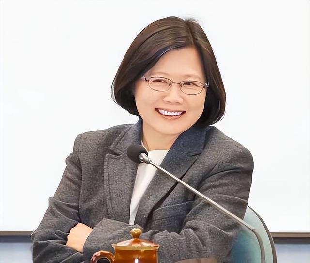 事态严重了，日本连开3枪，蔡英文已离岛，解放军通牒发往东京