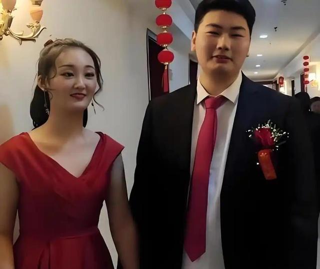 大衣哥做梦都没想到，离婚四年后，前儿媳陈亚男还是不愿放过自己