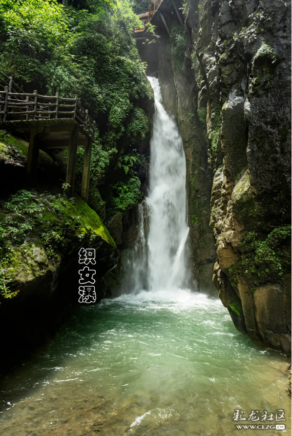 在尼珠河与山水私语。