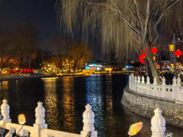 银锭桥头诉风雅，一怀情思寄天涯