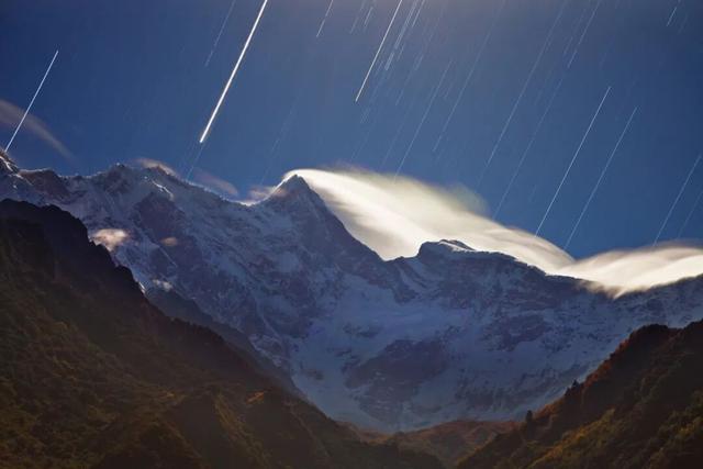 西藏最美公路！409公里串起雪山桃花湖泊