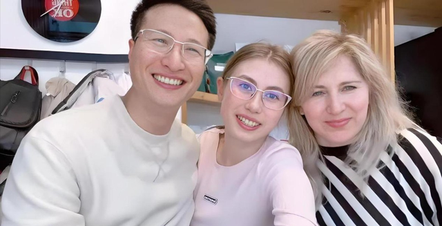 山西农村小伙娶乌克兰美女，丈母娘也跟去老家，今已融入中国