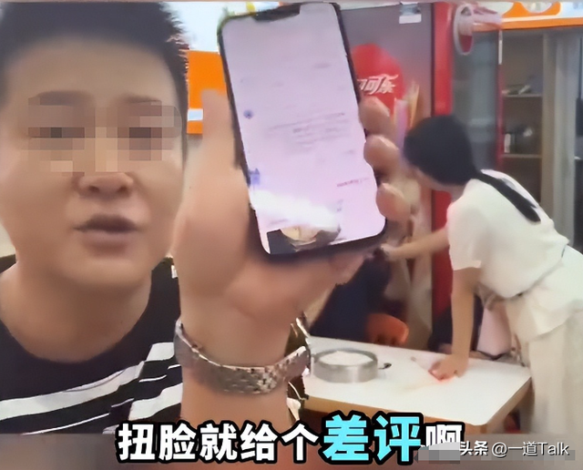 7口人续面后续：警方介入，店家坚决不和解，女子全家大型社死！