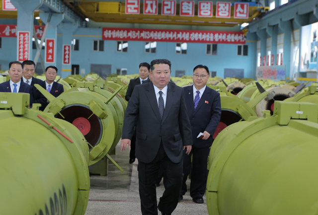 朝鲜核潜艇正式亮相！8700吨巨兽	，半岛安全格局正在彻底改写？