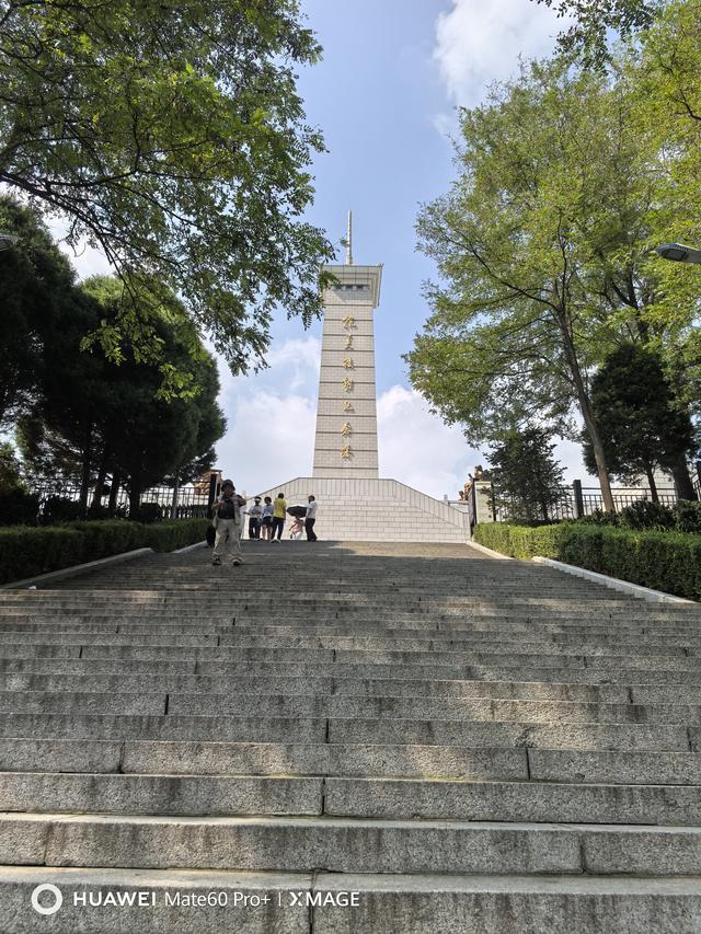 登上“丹东舰”勾起当兵回忆，参观“纪念馆”崇敬烈士英雄。