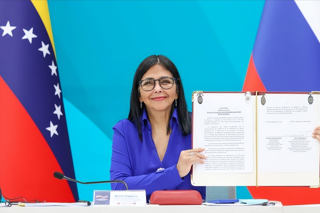 油轮被扣，美军兵临城下	，川普阴谋浮现之际，马杜罗等来两大外援