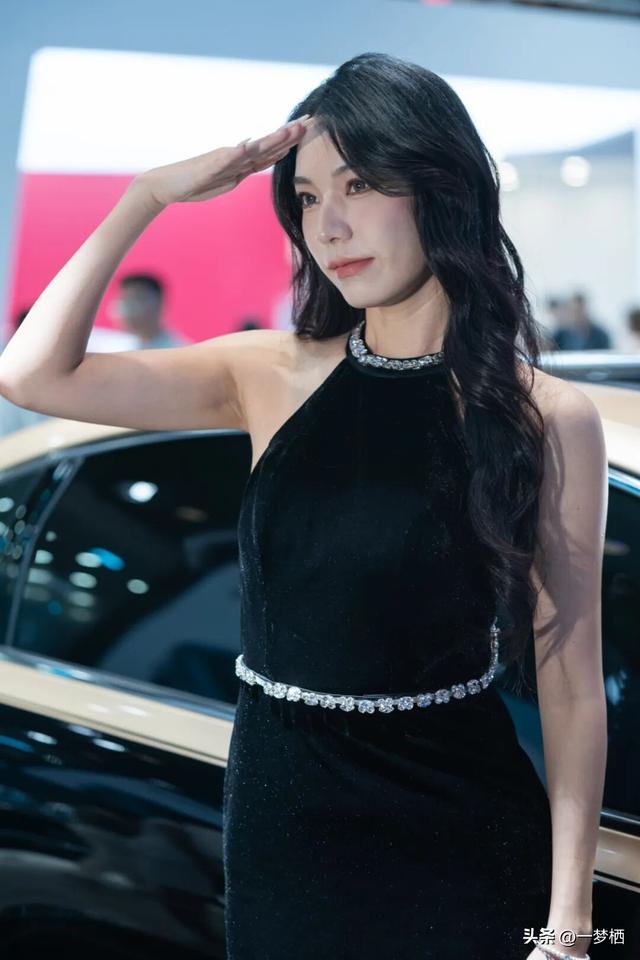 2025成都车展上的模特们