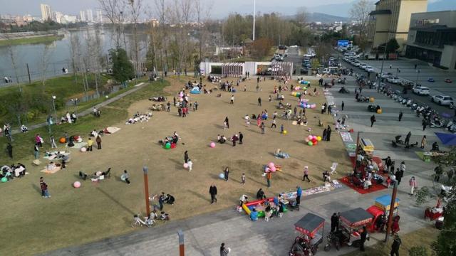 西乡冬日周末图鉴：草坪嬉闹、书海静读、科技探秘