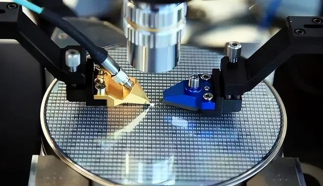 报复来了，高市准备出王牌：半导体制造关键材料，中方别想进口了