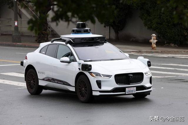 Waymo 150亿砸出“虚胖”车队？被特斯拉“轻资产”玩法降维打击！
