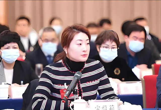 宣告卸任董事长仅半月，宗馥莉“新身份	”曝光	，宗泽后高兴早了