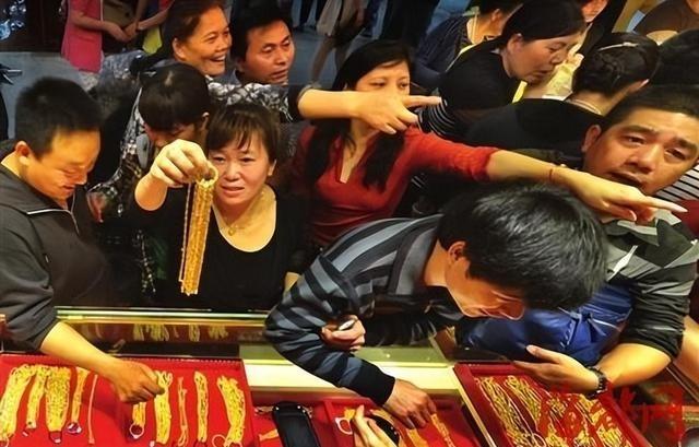 中美俄黄金储备对比：美8133吨，俄罗斯2350吨，中国让人出乎意料