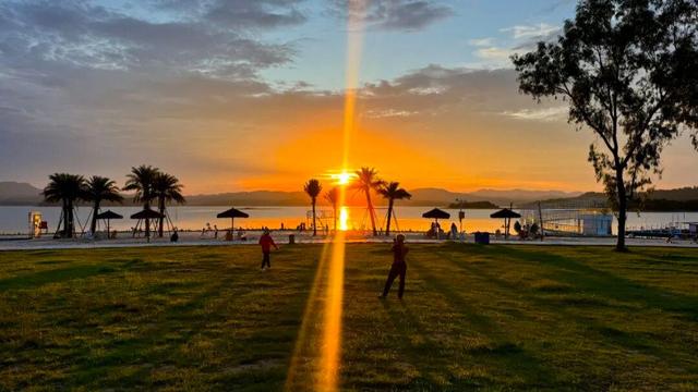 游在鹰潭｜学生搭子团秋季攻略！轻松玩转4大宝藏地「全球学子嘉游赣 奇绝鹰潭逍遥游」