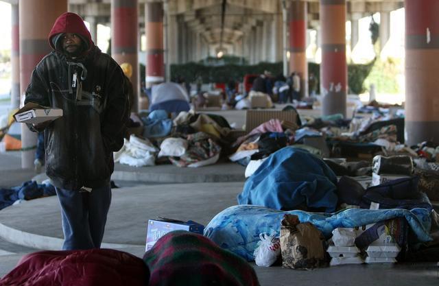 战略收缩是谎言？特朗普削减军费未果，军工复合体一招让他低头！