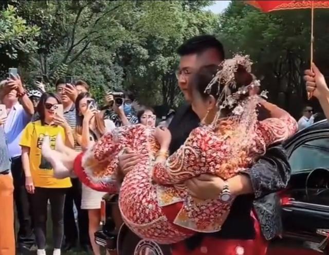 前妻曝与猴哥说车离婚原因，长期分居没夫妻生活，女方坦言受不了