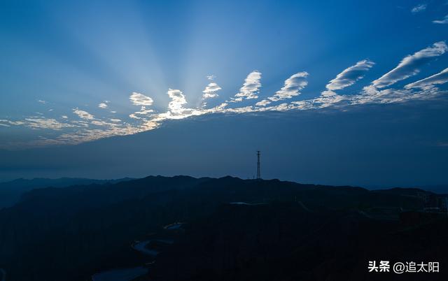 景泰：薄雾轻纱笼石林