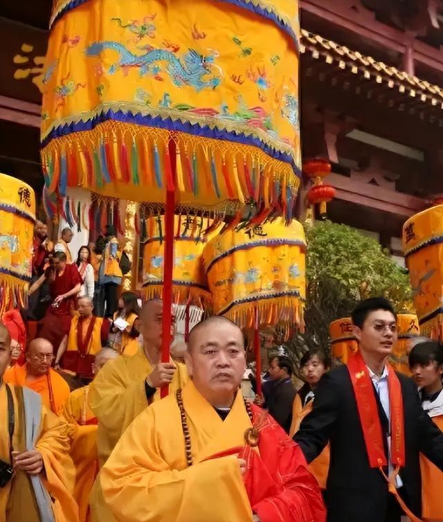 越扒越猛！释永信在少林寺有多爽，你根本想不到！难怪佛协再痛批