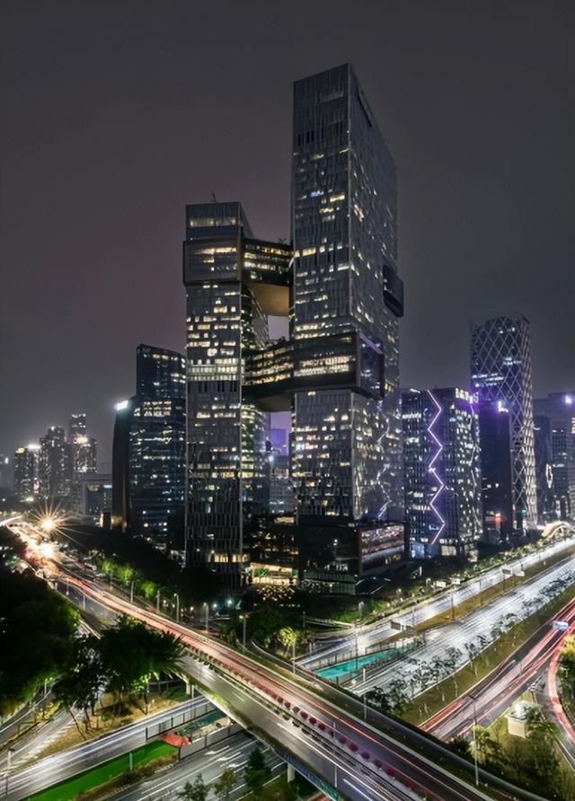 马化腾没想到，和马云“较量”了十多年，如今竟还是被他捷足先登