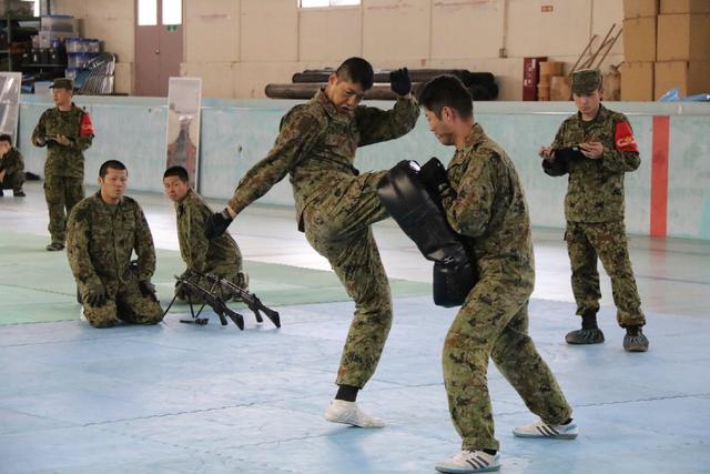连美驻日大使都出动了，薛剑总领事遭围攻，若被驱逐必对等回应