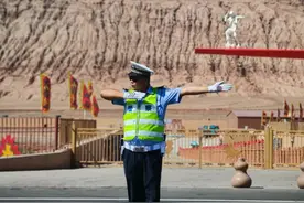 在地表温度80°C的地方执勤，什么体验？图片