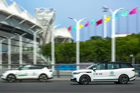 武汉满街无人驾驶出租车，司机该上哪挣钱？撞车了谁来负责？图片