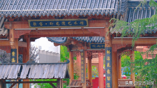 在卧龙湾水镇，听一场秋天的雨~