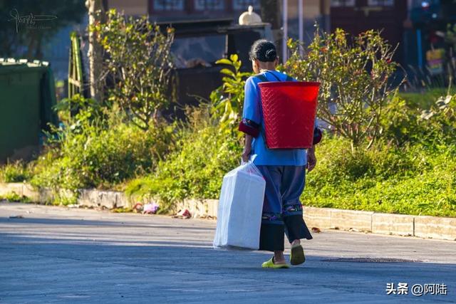 摩旅湘西，偶遇湖南省最大的少数民族聚居安置区，感受却五味杂陈