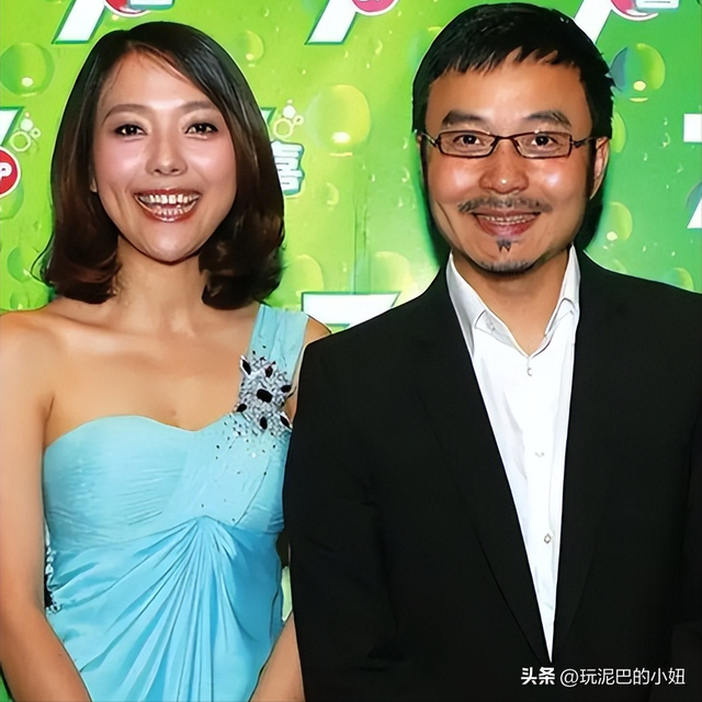 51岁汪涵现状:常年居住在长沙,穿人字拖嚼槟榔,大烟斗不离身