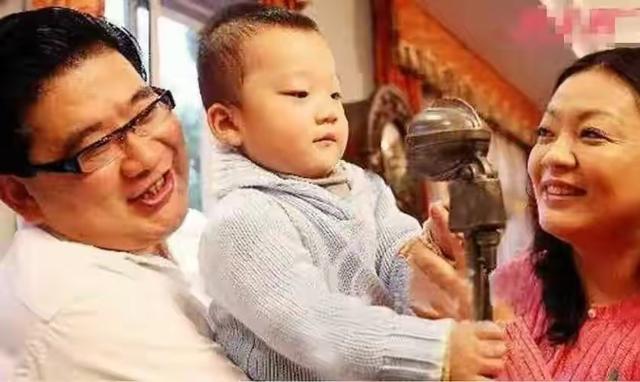 私生活混乱、被央视开除、陪睡上位？王冠身上的标签究竟有多离谱