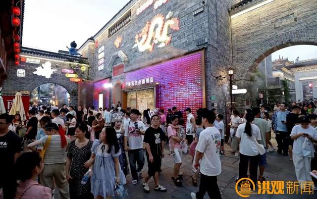 南昌夜韵：灯火中的经济与文化交响