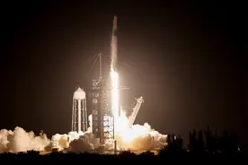 人类首次 SpaceX开展载人绕地球两极飞行任务图片