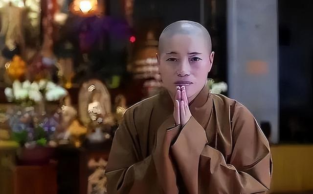风流尼姑释智定：白天念经晚上夜店，东窗事发时，屋里还藏着假发