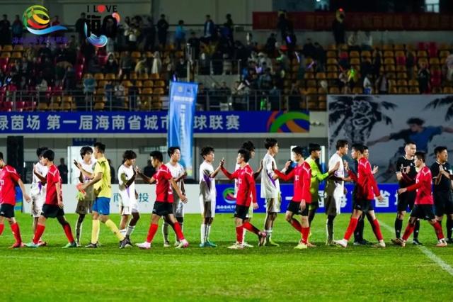 “一城双演、文体共融”火热图景在椰城绽放