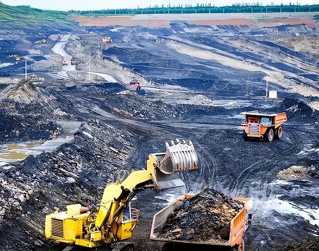 第二轮中日开打！军工17项目瘫痪，高市紧急赴美，先废中国王炸？