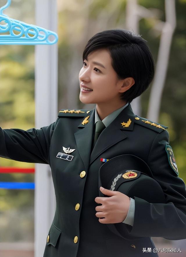 没想到一脱未成名，嫁普通丈夫8年，43岁万茜靠演女大佬终于红了