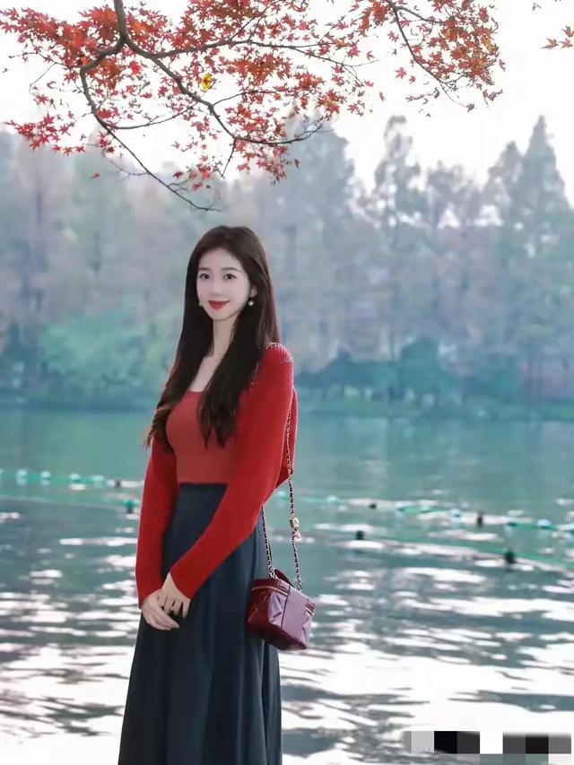 江西九江一校花好漂亮， 国色天姿，眉眼带笑 美的让人移不开眼