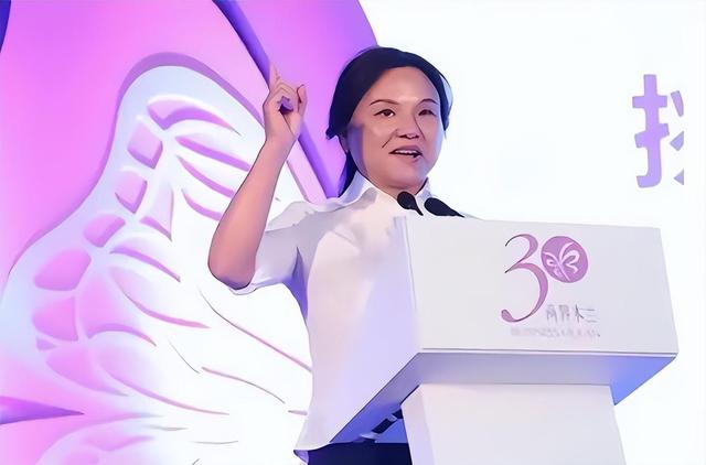为美国捐款95亿，却不给中国员工发工资！“中国女首善”结局如何