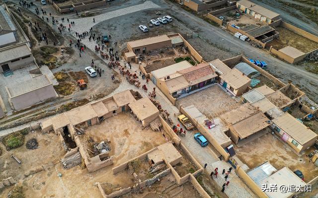 初冬，古城迎来西行客