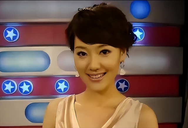 私生活混乱？遭央视“开除”？被传和小尼结婚的她，如今怎么样了