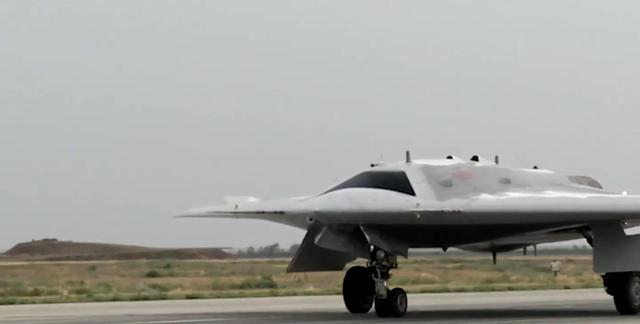 震撼！空军宣传片信息量巨大	，超大黑影掠过，轰20或许真要来了