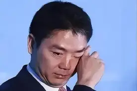 刘强东上千亿身家背后，儿子却是他一生的痛，感谢章泽天视如己出图片