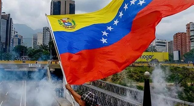 国贼拿诺奖	、中产全反目：石油大国委内瑞拉为何越过越差？