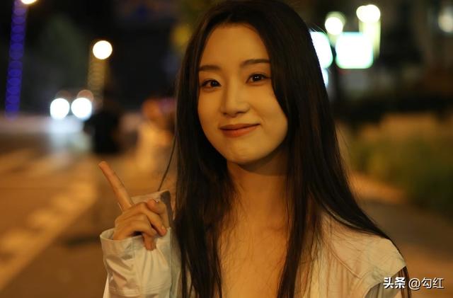 红果首位获赞破亿女演员诞生，猜猜她是谁？有清冷仙子之称哟！