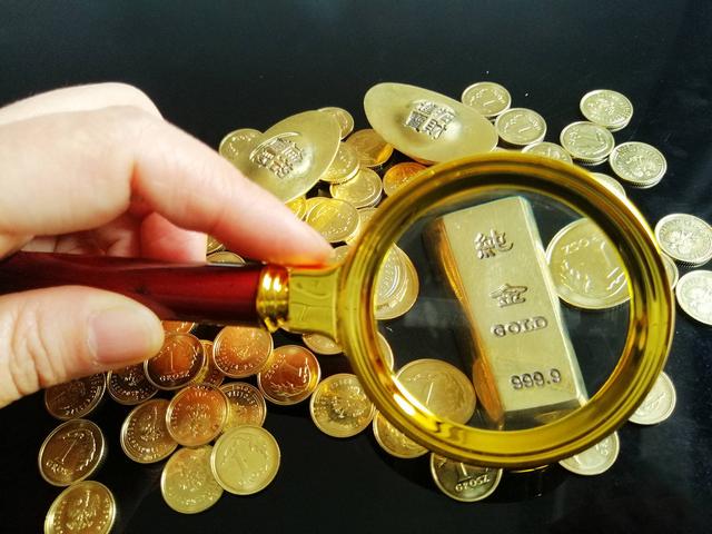 黄金一夜暴跌6.3%！幕后黑手是“它”，全球60万亿资金紧急避险！