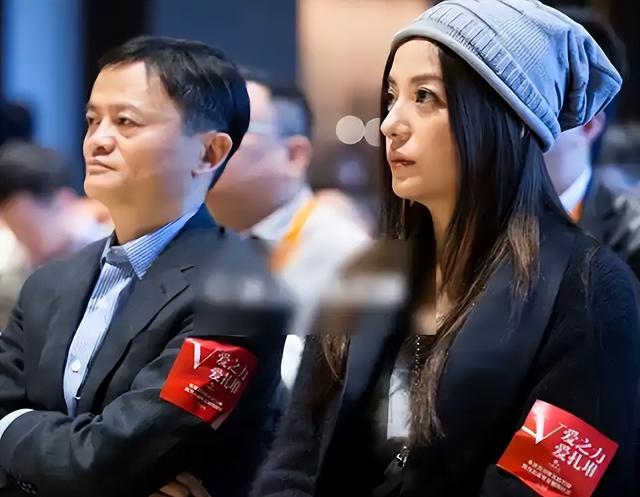 封杀四年，49岁赵薇突传消息，因胃癌去世传闻5个月前就真相大白