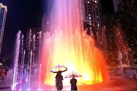 流光溢彩“俏喷泉”，来打卡→图片